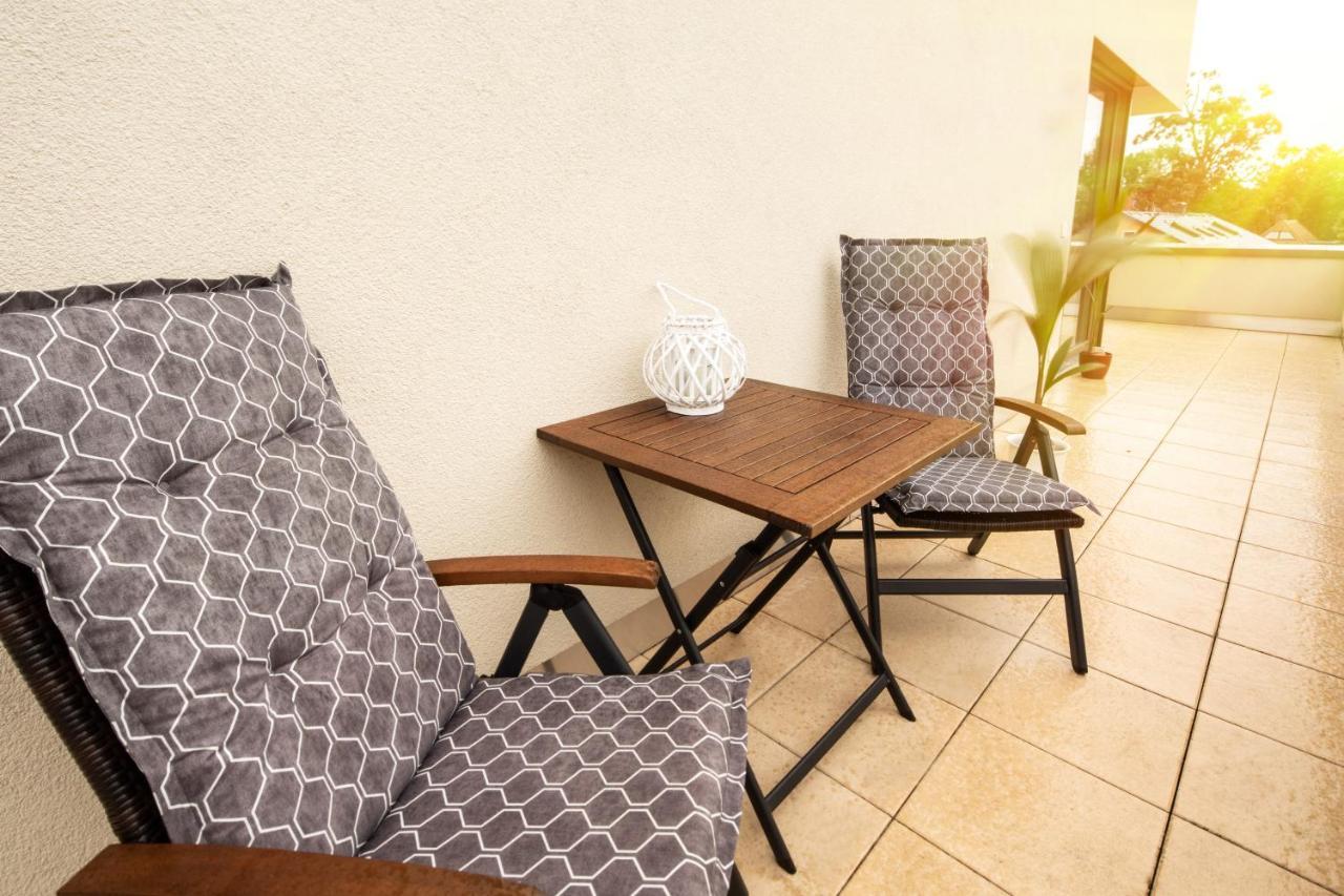 Gaestezimmer In Dresden Mit Dach-Terrasse, Wohnbereich Und Kueche Daire Dış mekan fotoğraf